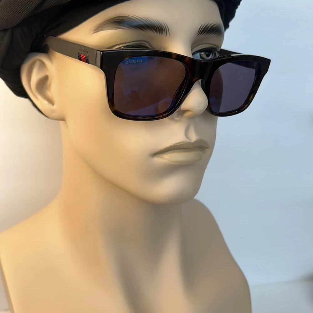 - 💯 - Authentic- New - Gucci Black GG0008S Square Sunglasses